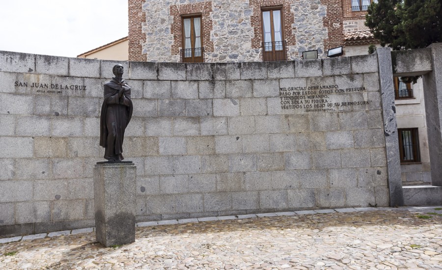 San Juan de la Cruz. Plaza del Corral de las Campanas. Ávila
