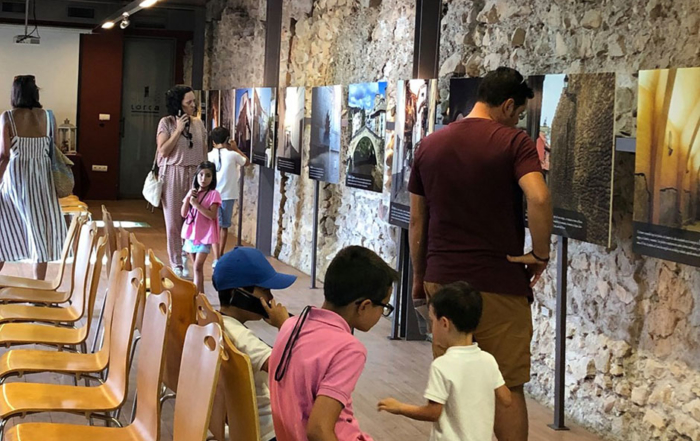 Dentro de la celebración de la 20ª Jornada de la Cultura Judía, Lorca acogió la exposición fotográfica «Descubre Sefarad».