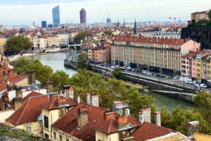 El Instituto Cervantes de Lyon acoge la exposición fotográfica “Descubre Sefarad”, un recorrido por las ciudades de la Red de Juderías de España, que podrá visitarse del 28 de octubre al 28 de noviembre en el Espace Hillel de la ciudad gala.