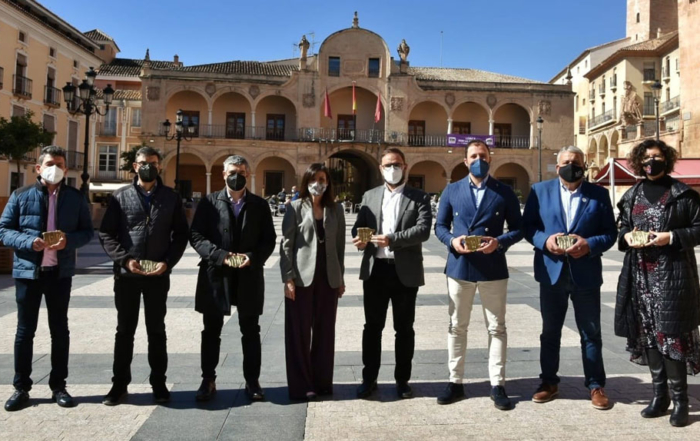 La marca de la Red de Juderías de España-Caminos de Sefarad señaliza siete espacios de la ciudad ligados a la cultura judía.