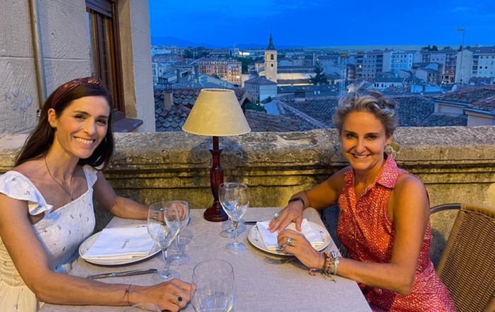 Las influencers Carla Royo-Villanova y Joana Saldón visitan la Judería de Segovia con la Red de Juderías